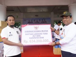 Atasi Inflasi, Gubernur Andi Sudirman Beri BLT BBM Rp 634,2 Juta di Bone