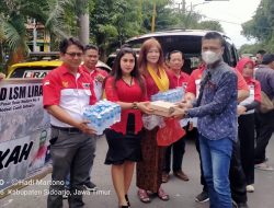 Giat Jum’at Berkah, DPD LSM LIRA Bersama Rumah Budaya Rika Rahayu Rasmi Bagikan 1000 Nasi Kotak