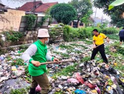 Polsek Tanggulangin Bersama Forkopimka Kerja Bakti Bersih Sungai