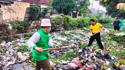 Polsek Tanggulangin Bersama Forkopimka Kerja Bakti Bersih Sungai