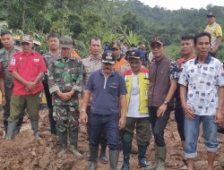 Wakil Bupati Gowa Tinjau Titik Longsor di Kecamatan Parangloe