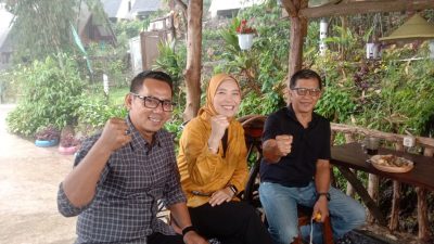 Rocky Gerung Betah saat Kunjungi Wisata Lembur Anyar Bogor: Makanannya Enak dan Suasana Sejuk