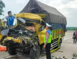 Tragis! Kecelakaan Maut Truk di Tol Semarang-Batang