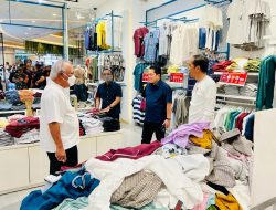 Presiden Dan Para Mentri Belanja Produk Lokal Indonesia Di Mal Pekanbaru