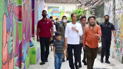 Di Surakarta Presiden Mengunjungi Mas Don Art Center