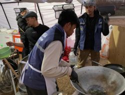 Relawan Mahasiswa Indonesia di Turkiye Sajikan Makanan EMT dan USAR