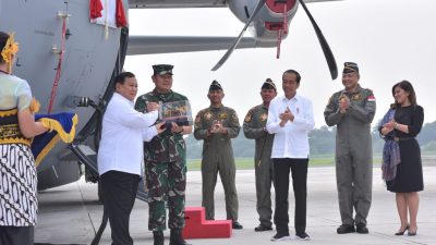 Penyerahan Pesawat Super Hercules TNI AU Disaksikan Presiden Jokowi