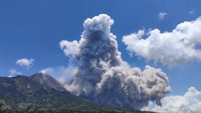Awas! Gunung Merapi Kembali Muntahkan APG, Potensi Bahaya 7 Kilometer