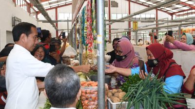 Presiden Jokowi Tinjau Harga Pangan di Pasar Cepogo Boyolali