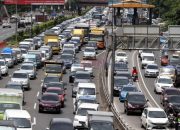 Truk Patah Baut Roda di KM 10, Tol Jagorawi Cipayung Arah Bogor Padat