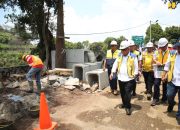 Jalan Rusak di Jalur Alternatif Puncak Diperbaiki
