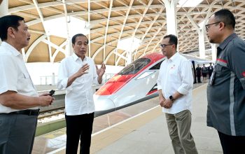Jokowi Jajal Kereta Cepat: Gak Terasa Goncangannya