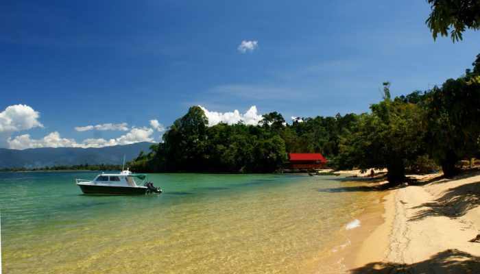 Menikmati Keunikan Danau Poso di Sulawesi Tengah
