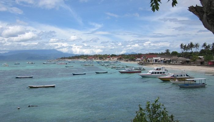 4 Spot Island Hopping Terbaik di Indonesia, Yuk Liburan!