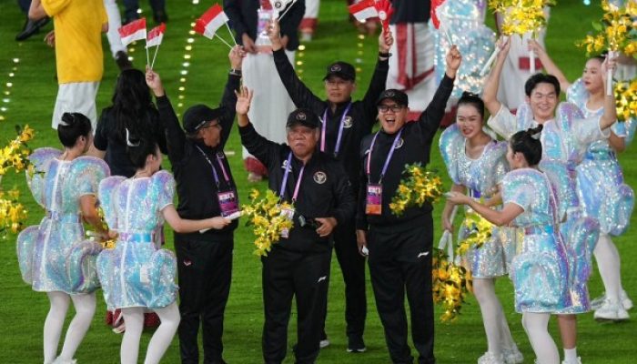 Menteri PUPR Pimpin Parade Tim Indonesia di Penutupan Asian Games Hangzhou