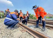 Demi Menjaga Keselamatan Perjalanan Kereta Api, KAI Lakukan Pemeriksaan Lintas Jalan Kaki