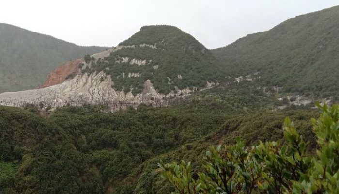 Gunung Papandayan, Wisata Hemat dengan Pemandangan yang Eksotis