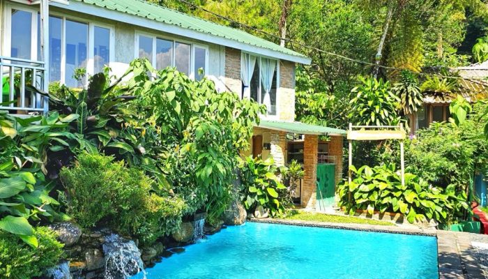 Asri dan Nyaman, Yuk Liburan ke Villa Kampung Air Cilember