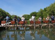 USFS Chief Tanam Mangrove di TWA Angke