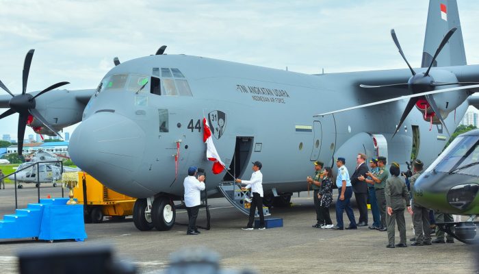 Kemhan Serahkan Pesawat Hercules untuk TNI AU