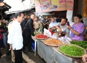 Presiden Cek Harga Bahan Pokok di Pasar Mungkid Magelang