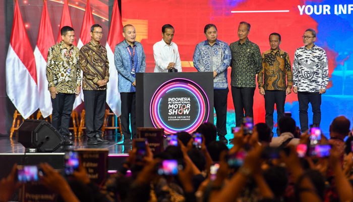 Presiden Jokowi Resmi Buka Pameran IIMS 2024