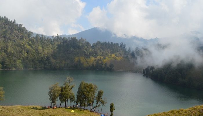 Menikmati Keindahan Surga Kecil Ranu Darungan