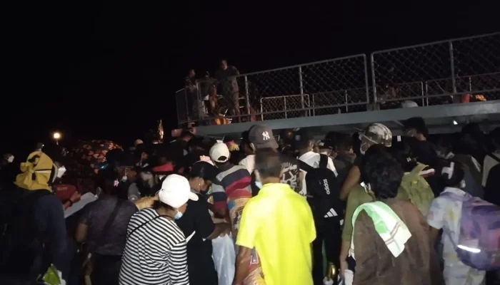 Gunung Ruang Erupsi, Pemerintah Terus Upayakan Evakuasi Warga