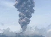 Siaga! Gunung Marapi di Sumbar Erupsi