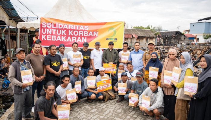 Gelontorkan 1 Miliar, H Isam Owner Jhonlin Group Bantu Korban Kebakaran di Tanah Bumbu Melalui Andi Rudi Latief
