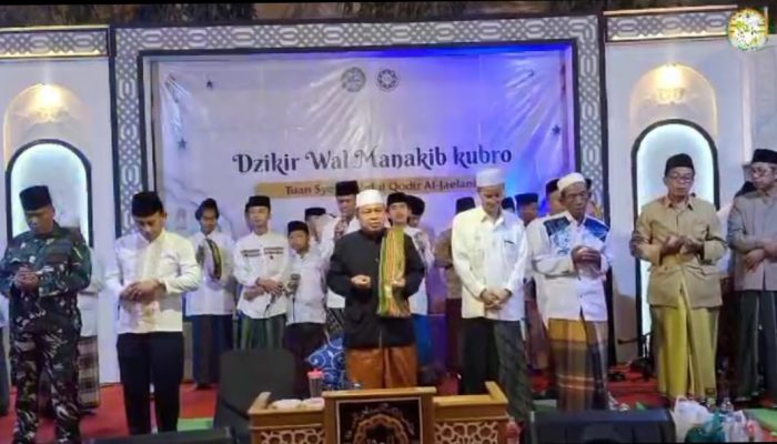 Banyak Hikmah, 5000 Jamaah Hadiri Haul Nyai Naddiroh dan Manaqib Syekh Abdul Qodir di PP Al Ma’rifah Cirebon
