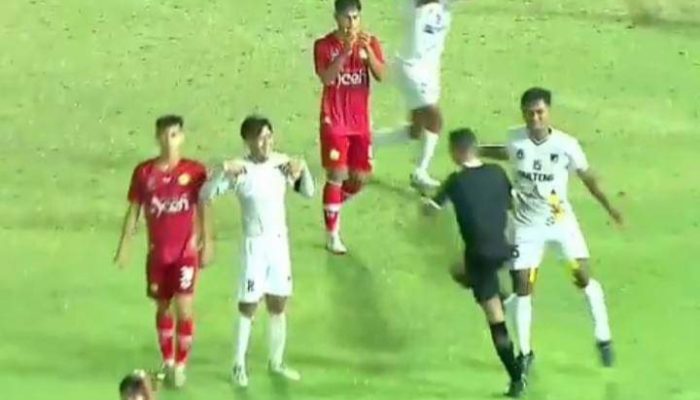 Wasit Dipukul Pemain di PON, PSSI: Usut Tuntas dan Sanksi Terberat!