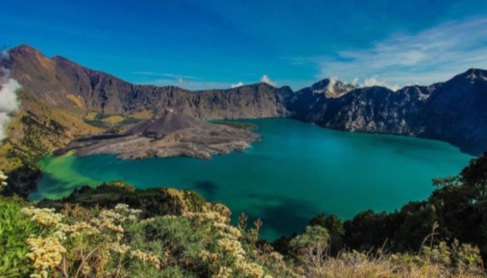 Cantiknya Danau Segara Anak di Gunung Rinjani