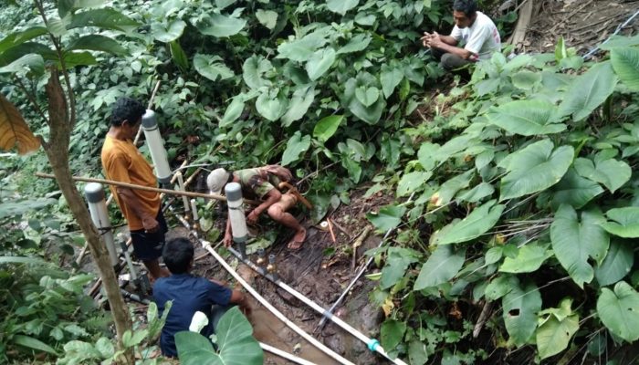 Kontribusi Nyata PNJ dalam Menyalurkan Air Bersih ke Kampung Kukuk Sumpung Desa Gobang