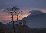 Berikut Destinasi Wisata Gunung di Indonesia yang Dapat Memanjakan Mata