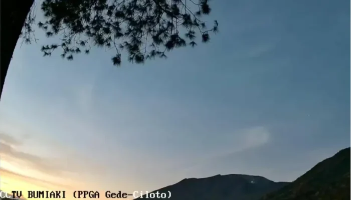 HOAKS! BNPB Tegaskan Video Erupsi Gunungapi Gede Tidak Benar