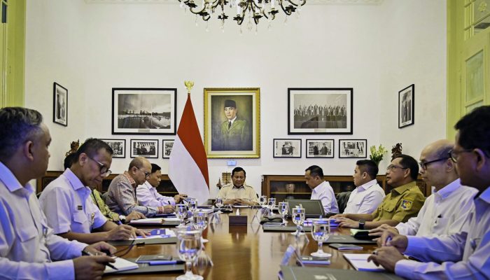 Presiden Pimpin Rapat Terbatas Pembentukan Tanggul Laut di Pulau Jawa
