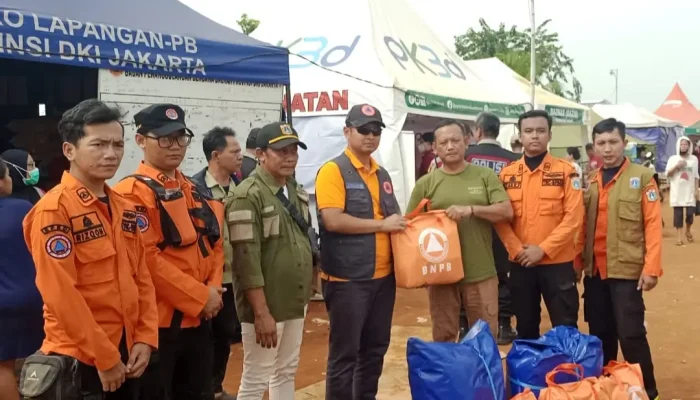 BNPB Salurkan Bantuan Logistik Untuk Korban Kebakaran Pemukiman Kapuk Muara