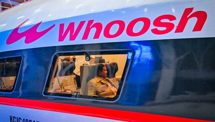 Presiden Prabowo Pilih Kereta Cepat Whoosh Bersama Masyarakat