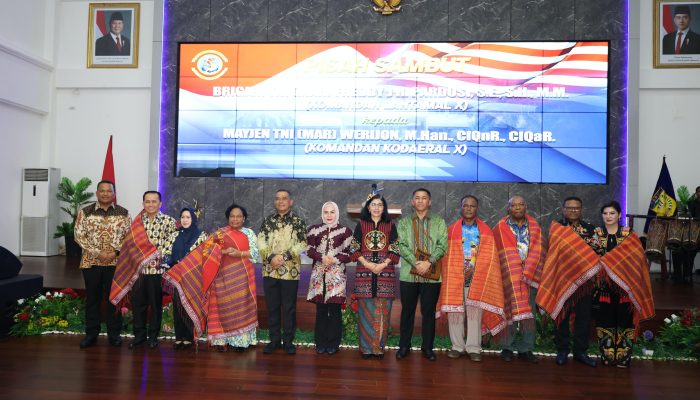 Pj Gubernur Agus Fatoni Hadiri Malam Pisah Sambut Kodaeral X Jayapura