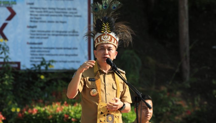 Pj Gubernur Papua Agus Fatoni Pimpin Apel Gabungan di Lingkungan Pemkot Jayapura