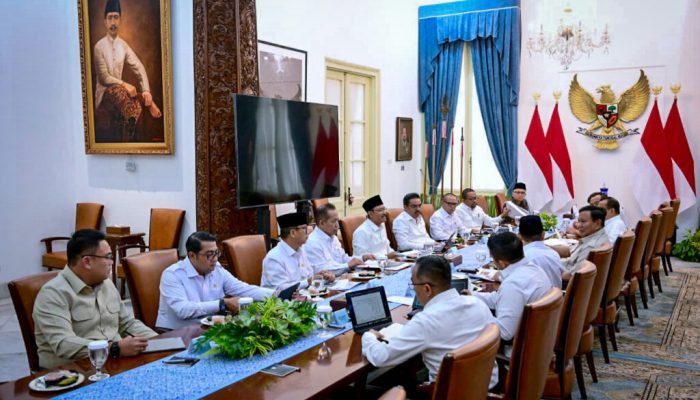 Pimpin Ratas, Presiden Bahas Solusi untuk UMKM dan Penertiban Barang Bekas Impor