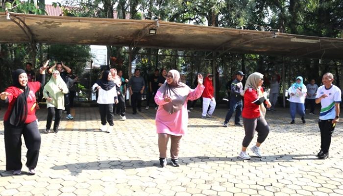 Sekretariat DPRD Depok Wujudkan Pegawai Sehat dan Bugar dengan Senam Bersama