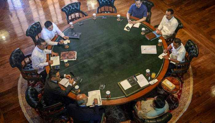 Kumpulkan Menteri di Hambalang, Presiden Bahas Kampung Haji hingga Percepatan Pemulihan Sumatra