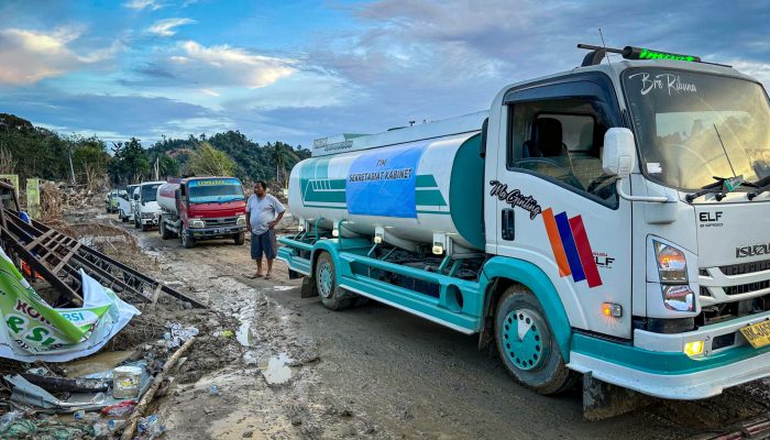 Setkab Kirim Lebih dari 50 truck Tangki Air Bersih ke Aceh Tamiang