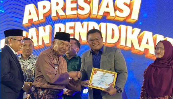 SDM Pendidik di Daerah Meningkat, Founder Excellent Team Diganjar Penghargaan