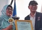 Diganjar Penghargaan Pengabdian oleh PWI Depok, Nina Suzana Apresiasi Peran Pers