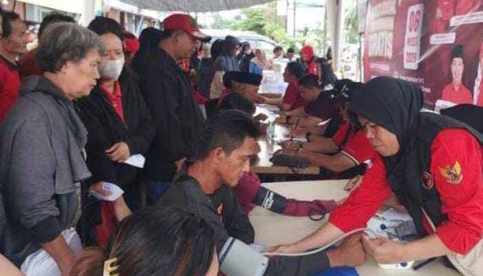 Warga Membludak, Pemeriksaan Kesehatan PDIP Depok Disambut Antusias