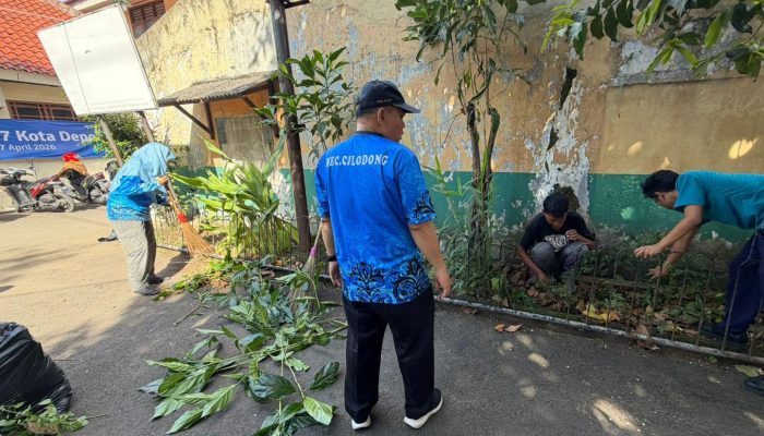 ASN Sukamaju Gelar Opsih, Lingkungan Kantor Kelurahan Kini Lebih Rapi
