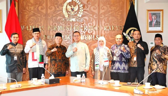 HNW Minta Pemerintah Bergerak Cepat Bebaskan Relawan dan Jurnalis RI yang Ditahan Israel